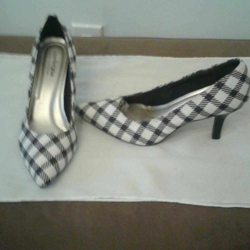 Shoes - Picture 2 of 3